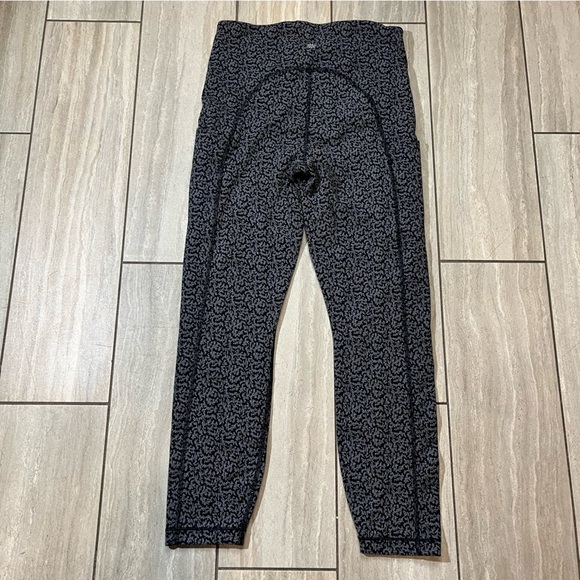 Athleta Ultimate Stash Pocket Textured 7/8 Tight Women's Small Gray Stretch Crop - Picture 2 of 7